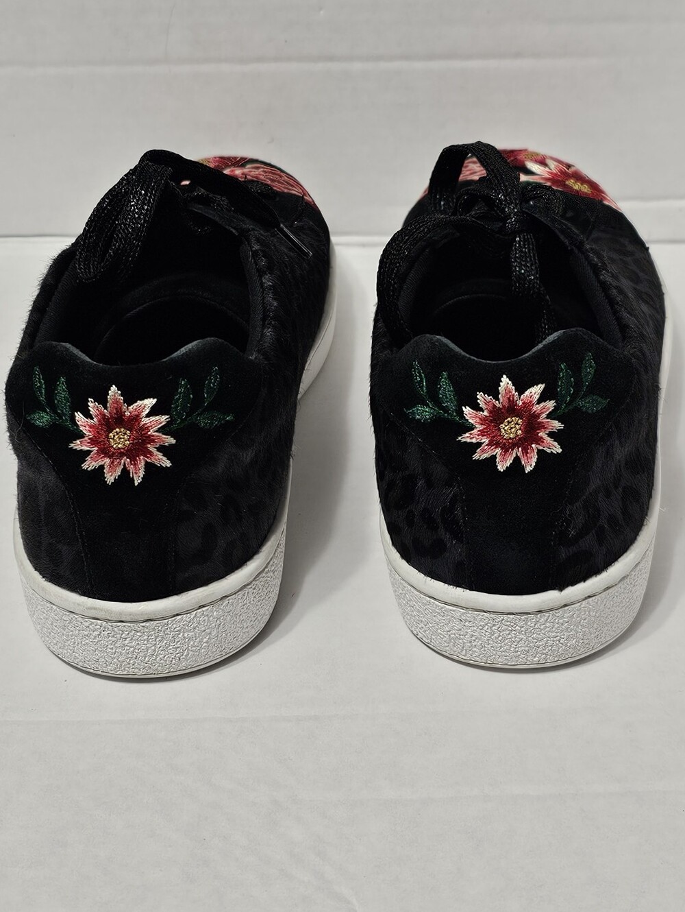 Johnny Was Black Leopard Calf Hair Floral Embroidered Sneaker JWS6022-6 Size 9.5 - Picture 5 of 13